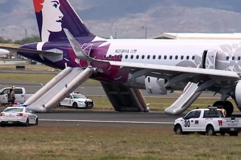 Máy bay của Hawaiian Airlines hạ cánh khẩn cấp. (Nguồn: CNN)
