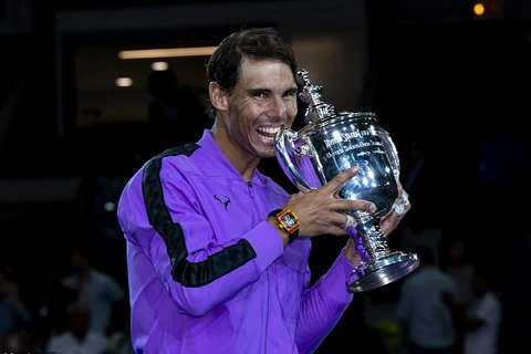 Khoảng khắc khó quên trong ngày Nadal áp sát kỷ lục của Federer