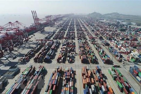Cảng hàng hóa ở Thượng Hải, miền Đông Trung Quốc. (Ảnh: THX/TTXVN) 