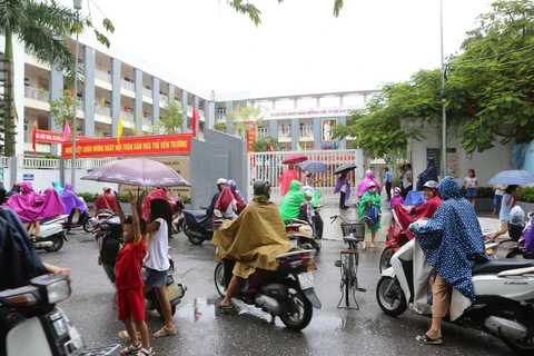 Trường tiểu học Hạ Đình cách hiện trường vụ cháy Nhà xưởng Công ty Rạng Đông chưa đến 1km. (Ảnh: Thành Đạt/TTXVN)