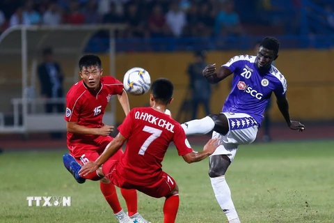 Cận cảnh Hà Nội FC để cho April 25 cầm hòa ở những phút cuối