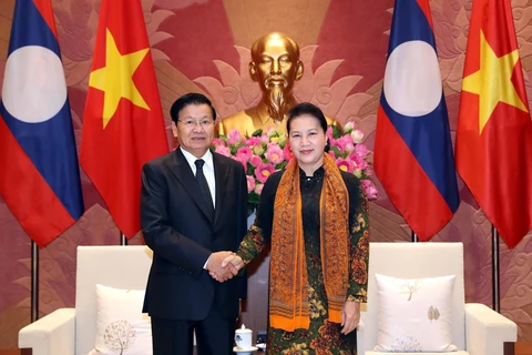 Chủ tịch Quốc hội Nguyễn Thị Kim Ngân hội kiến Thủ tướng Lào Thongloun Sisoulith thăm chính thức Việt Nam. (Ảnh: Trọng Đức/TTXVN)