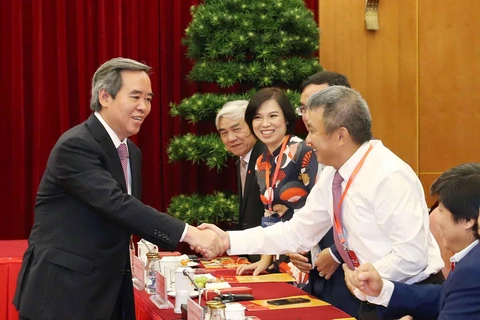 Đồng chí Nguyễn Văn Bình với các đại biểu. (Ảnh: Phương Hoa/TTXVN)