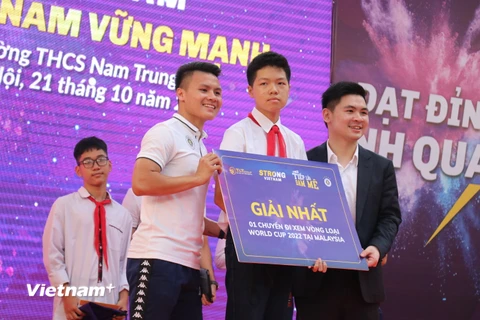 Quang Hải giúp fan giành vé đi Malaysia 'tiếp lửa' đội tuyển Việt Nam