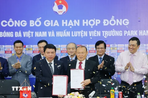 Toàn cảnh buổi lễ gia hạn hợp đồng giữa VFF và HLV Park Hang-seo