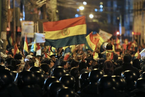 Đình công và biểu tình phản đối kết quả bầu cử Tổng thống ở La Paz. (Ảnh: AFP/TTXVN)