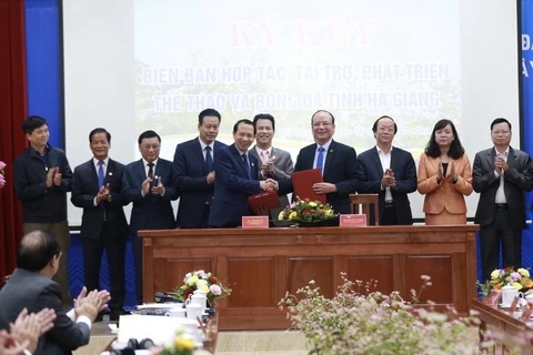 Lễ ký thỏa thuận hợp tác, tài trợ, phát triển thể thao và bóng đá giữa Tập đoàn T&T Group và Ủy ban Nhân dân tỉnh Hà Giang.
