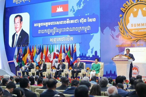 Thủ tướng Campuchia Samdech Hun Sen phát biểu tại phiên khai mạc. (Ảnh: Trang Nhung/TTXVN)