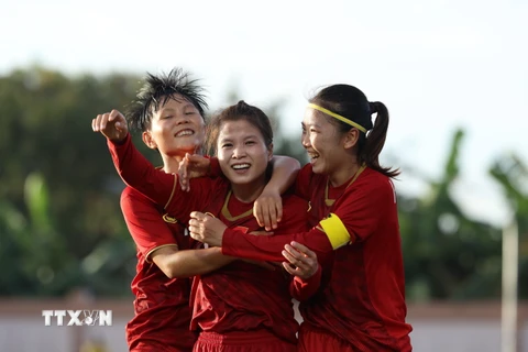 Đội tuyển nữ Việt Nam gặp đối thủ Philippines ở bán kết bóng đá nữ SEA Games 30. (Ảnh: Hoàng Linh/TTXVN)