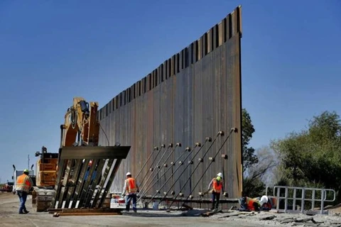 Hàng rào biên giới giữa Mỹ và Mexico. (Nguồn: MSN)