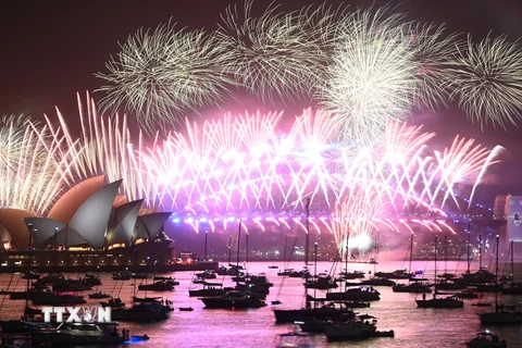 Bầu trời Sydney rực rỡ với màn pháo hoa ở thời khắc Giao thừa