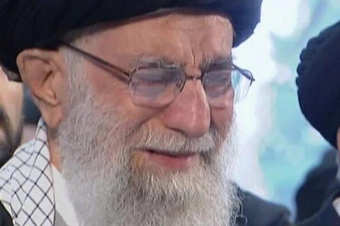[Video] Giáo chủ Iran Ali Khamenei khóc thương Tướng Soleimani