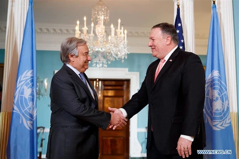 Ngoại trưởng Mỹ Mike Pompeo và Tổng Thư ký Liên hợp quốc Antonio Guterres. (Nguồn: xinhuanet)