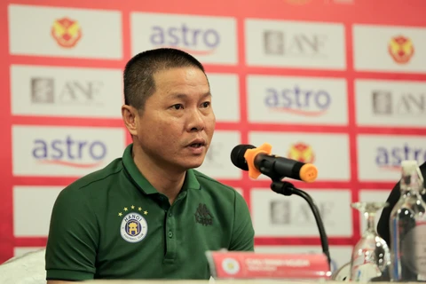 HLV Chu Đình Nghiêm phát biểu trước trận ra quân của Hà Nội FC.