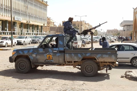 Lực lượng trung thành vớiTướng Khalifa Hafta tuần tra tại thành phố Sebha, Libya, ngày 9/2. (Ảnh: AFP/TTXVN)