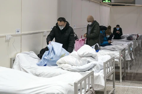 Bệnh nhân nhiễm virus corona chủng mới được điều trị tại một bệnh viện ở Vũ Hán, Trung Quốc. (Ảnh: THX/TTXVN)