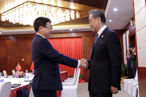 Phó Thủ tướng, Bộ trưởng Phạm Bình Minh và Ngoại trưởng Vương Nghị tại cuộc gặp. (Ảnh: Phạm Kiên/TTXVN)