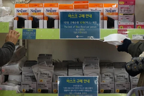 [Video] Hàn Quốc nỗ lực bình ổn giá khẩu trang và nước rửa tay