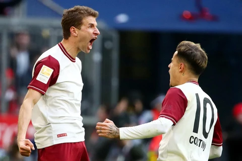 Mueller (trái) giúp Bayern chiến thắng. (Nguồn:: Getty Images)