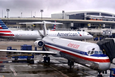 American Airlines cắt giàm chuyến bay vì COVID-19. (Nguồn: Reuters)