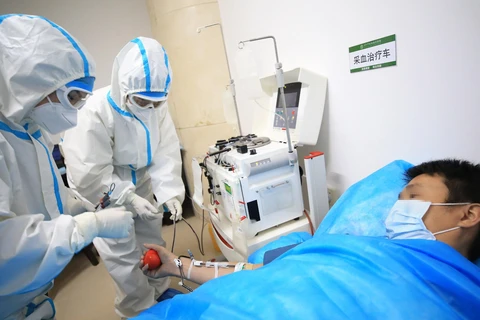 Bệnh nhân nhiễm COVID-19 điều trị tại bệnh viện ở Hồ Nam,Trung Quốc. (Ảnh: THX/TTXVN)