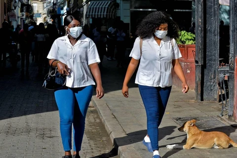 Người dân Cuba đeo khẩu trang phòng chống COVID-19. (Nguồn: Getty Images)