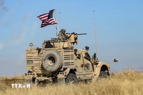 Binh sỹ Mỹ tuần tra tại tỉnh Hasakeh, Đông Bắc Syria. (Ảnh: AFP/TTXVN)
