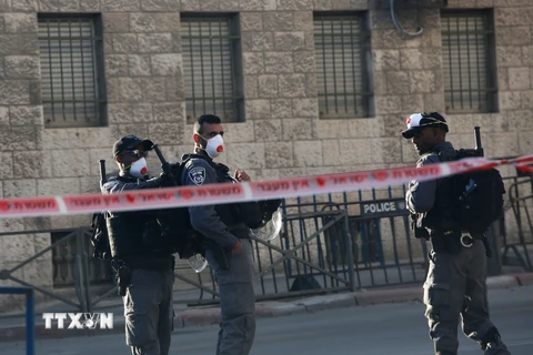 Cảnh sát Israel phong tỏa một khu vực tại Jerusalem hôm 12/4 trong bối cảnh dịch COVID-19 lan rộng. (Ảnh: THX/TTXVN)
