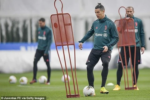Cristiano Ronaldo trở lại Italy chuẩn bị cho ngày Serie A tái đấu