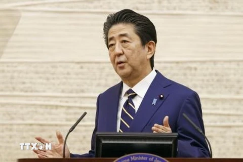 Thủ tướng Nhật Bản Abe Shinzo tại cuộc họp báo ở Tokyo. (Ảnh: Kyodo/TTXVN)