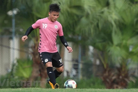 Quang Hải tập luyện chuẩn bị cho ngày V-League trở lại. (Ảnh: Phúc Tá/Vietnam+)