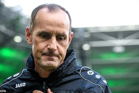 HLV Heiko Herrlich bị cấm chỉ đạo trong ngày Bundesliga trở lại.
