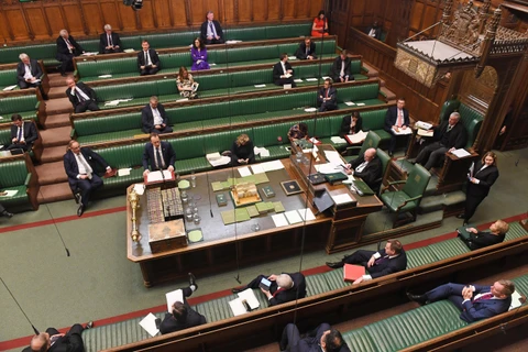 Các nghị sỹ tại phiên họp Hạ viện Anh ở thủ đô London ngày 23/3. (Ảnh: THX/TTXVN)