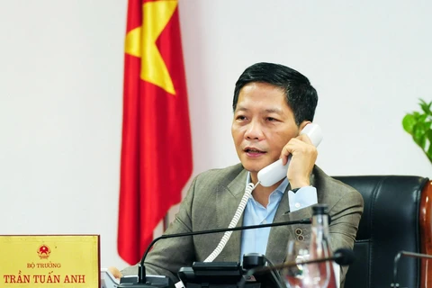 Bộ trưởng Trần Tuấn Anh điện đàm. (Ảnh: Trần Việt/TTXVN)