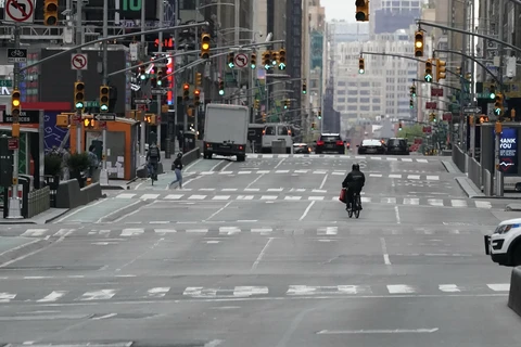 Một tuyến phố ở New York, Mỹ ngày 6/5. (Ảnh: AFP/TTXVN)
