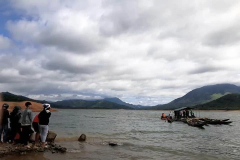 Tìm thấy thi thể học sinh bị đuối nước ở Hồ thủy điện Rào Quán