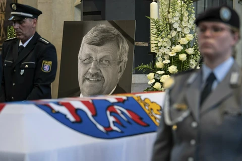 Lễ tang chính trị gia Walter Luebcke, người đã bị bắn chết trên sân thượng vào tháng 6/2019. (Nguồn: AP)