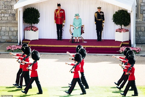 Nữ hoàng Anh Elizabeth Đệ nhị tại lễ sinh nhật chính thức. (Nguồn: Daily Mail)