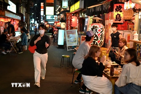 Một quán bar ở Tokyo, Nhật Bản, ngày 27/5. (Ảnh: AFP/TTXVN)