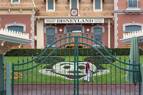 Công viên Disneyland tại bang California của Mỹ vẫn chưa mở cửa trở lại. (Nguồn: AP)