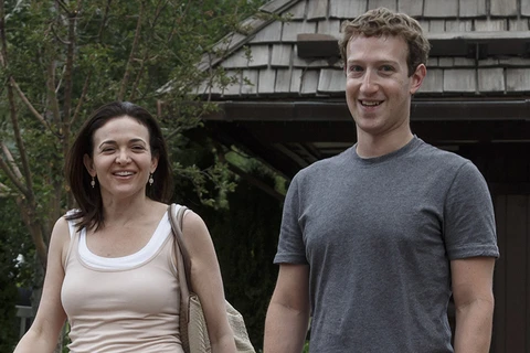 Zuckerberg và Sheryl Sandberg. (Nguồn: hellomagazine)