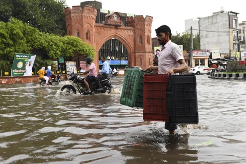 [Video] Gần 4 triệu người tại Ấn Độ và Nepal sơ tán do lũ lụt