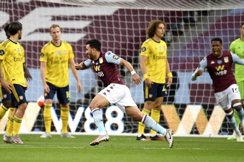 Trezeguet giúp Aston Villa có cơ hội trụ hạng. (Nguồn: AP)