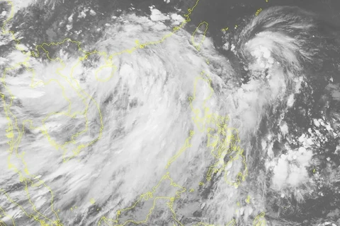 Trung Quốc kêu gọi tàu biển tránh trú, hủy nhiều chuyến bay vì bão