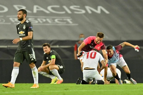 Video cận cảnh M.U ngậm ngùi dừng bước sau trận thua ngược Sevilla