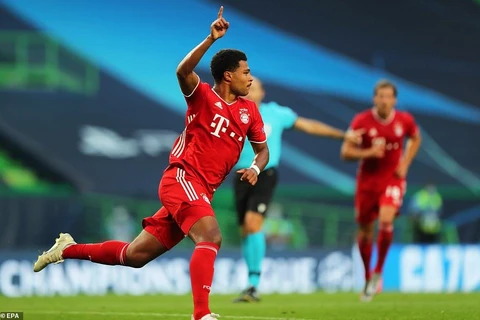 Serge Gnabry lập cú đúp cho Bayern,