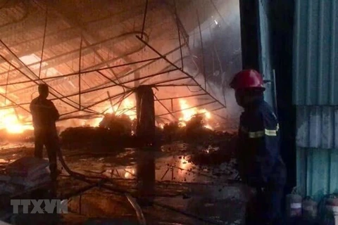 Lào Cai: Cháy lớn trong đêm thiêu rụi 3 căn nhà, 1 người mất tích