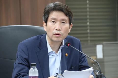 Bộ trưởng Thống nhất Hàn Quốc Lee In-young phát biểu trong một cuộc họp tại thủ đô Seoul. (Ảnh: Yonhap/TTXVN)