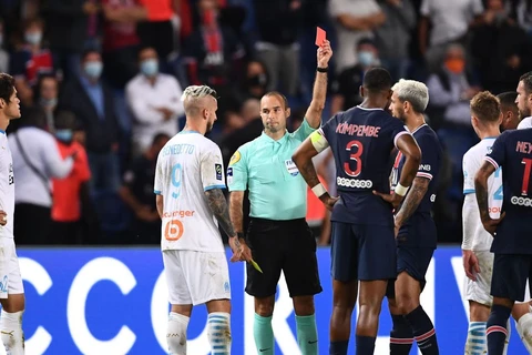 Trọng tài đã phải rút ra 5 thẻ đỏ dành cho cầu thủ của PSG và Marseille. (Nguồn: Getty Images)