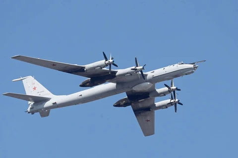 Nga điều máy bay chống ngầm Tu-142 giám sát trên Biển Đen